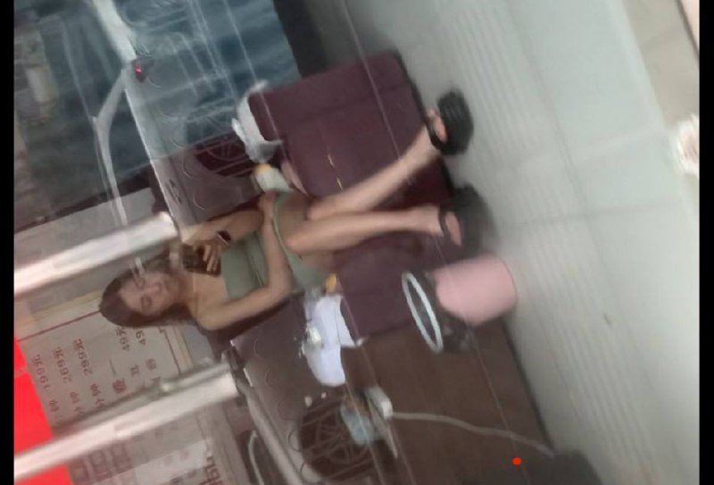 先去虹桥，没开。再去水佐岗耍任